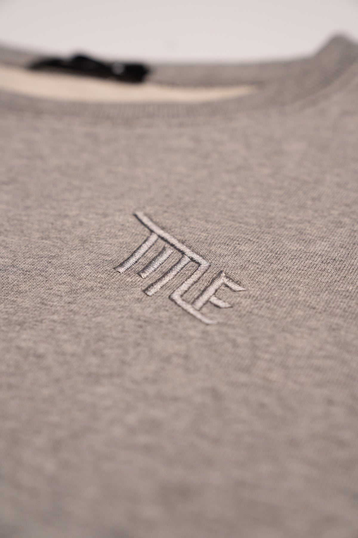 Title MTB Pullover Crewneck Sweater M Heather Gris