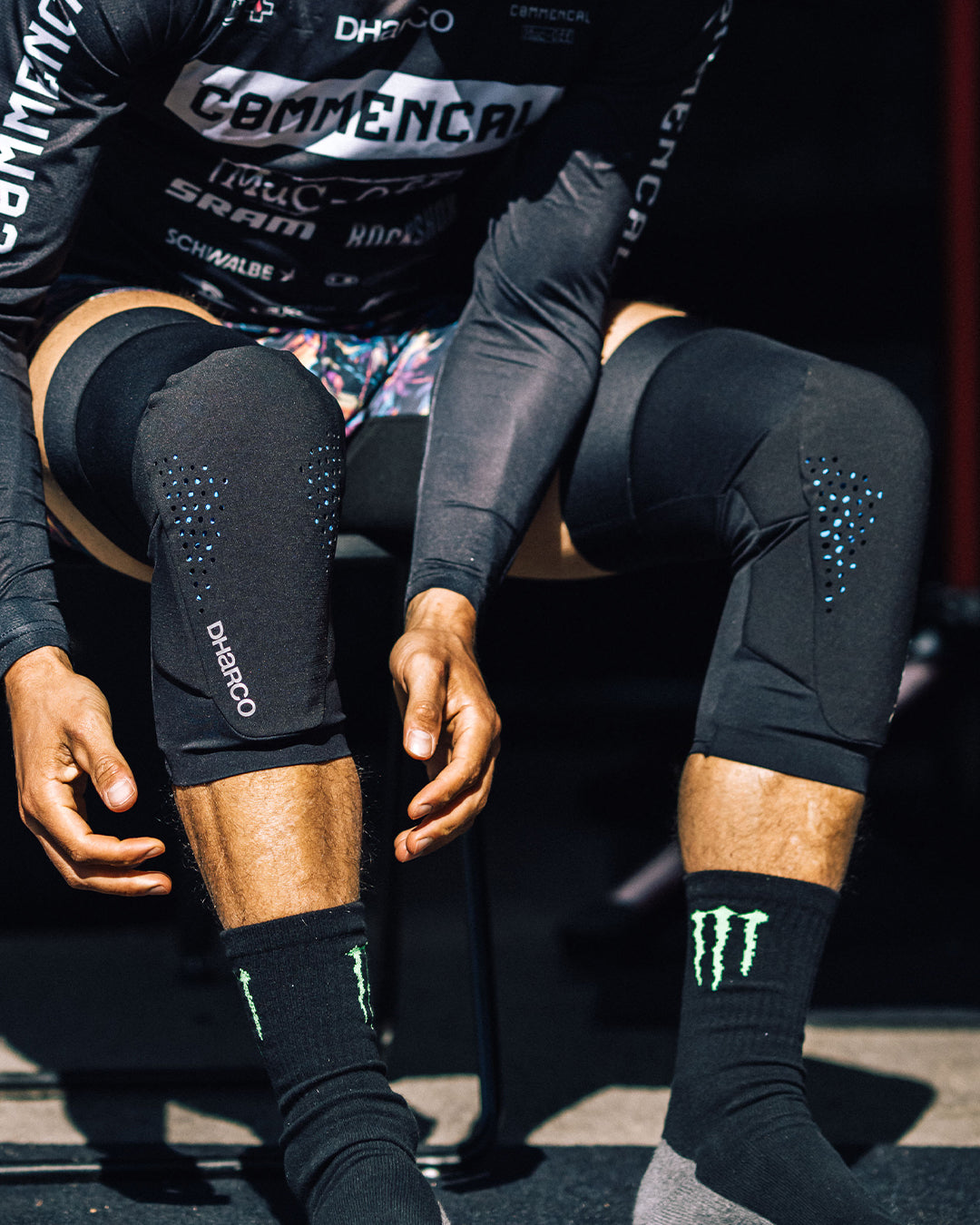 DHaRCo Gravity Knee Pad - Action Amaury Pierron