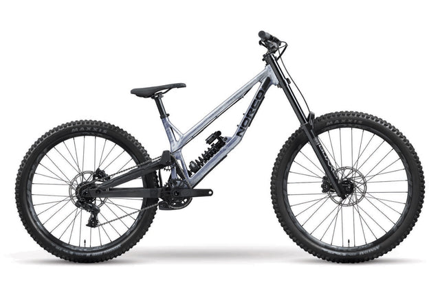 Norco Team DH 2 RockShox 2027, vue de profil, argent et bleu
